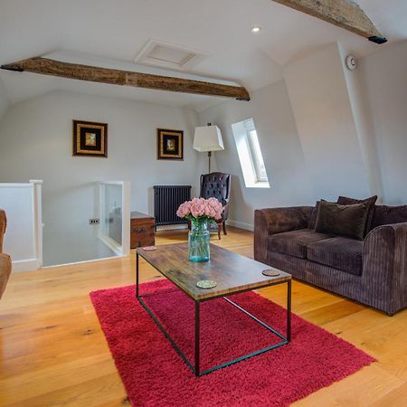 Stylish Townhouse, Work Desk, Fast Wi-Fi, Sleeps 6 สแตมฟอร์ด ภายนอก รูปภาพ