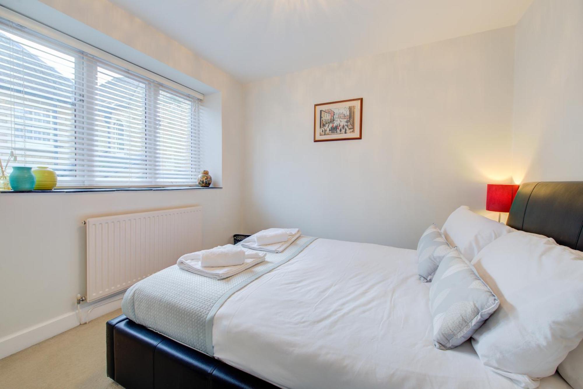 Stylish Townhouse, Work Desk, Fast Wi-Fi, Sleeps 6 สแตมฟอร์ด ภายนอก รูปภาพ